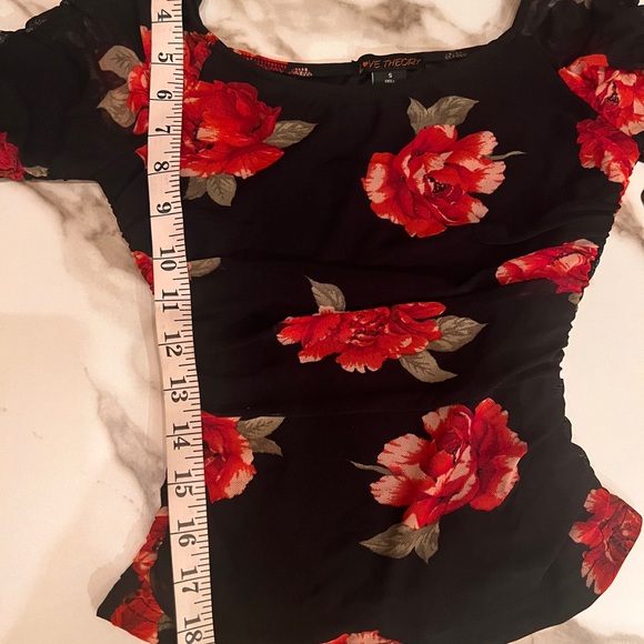 Love Theory rouse Black and Red Rose Stretchy Top. Size S NWT - Picture 6 of 7
